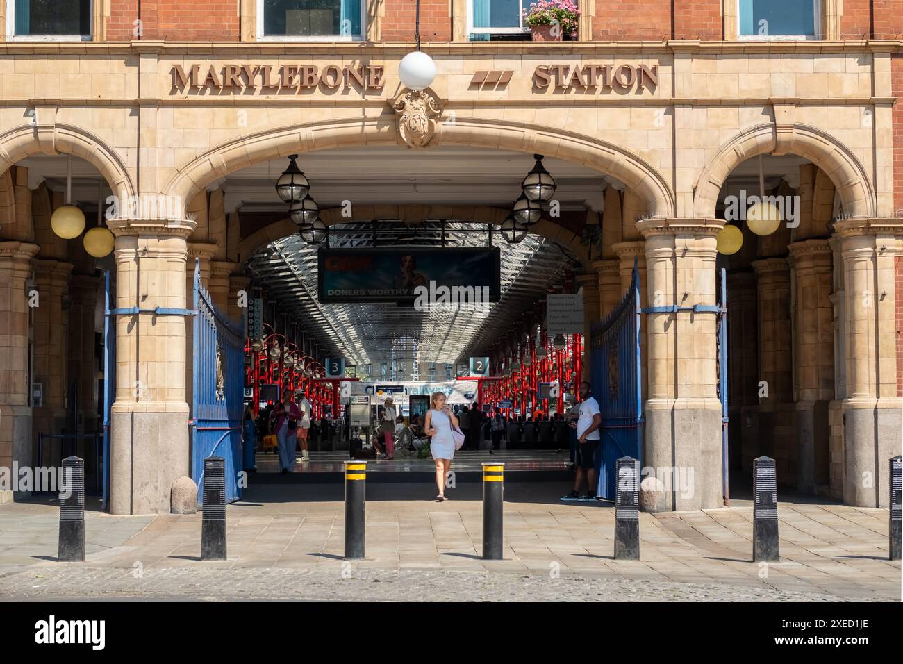 LONDRA - 26 GIUGNO 2024: Stazione ferroviaria di Marylebone, un capolinea ferroviario centrale di Londra che collega la National Rail Network e la metropolitana di Londra Foto Stock