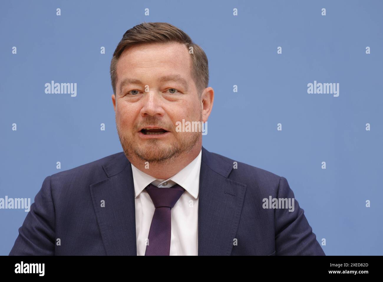 Uli Grötsch, Polizeibeauftragter des Bundes beim Deutschen Bundestag, Deutschland, Berlino, Bundespressekonferenz, Thema: Bericht des Polizeibeauftragten des Bundes im Deutschen Bundestag *** Uli Grötsch, Commissario federale di polizia del Bundestag tedesco, Germania, Berlino, Conferenza stampa federale, relazione del Commissario federale della polizia al Bundestag tedesco Foto Stock