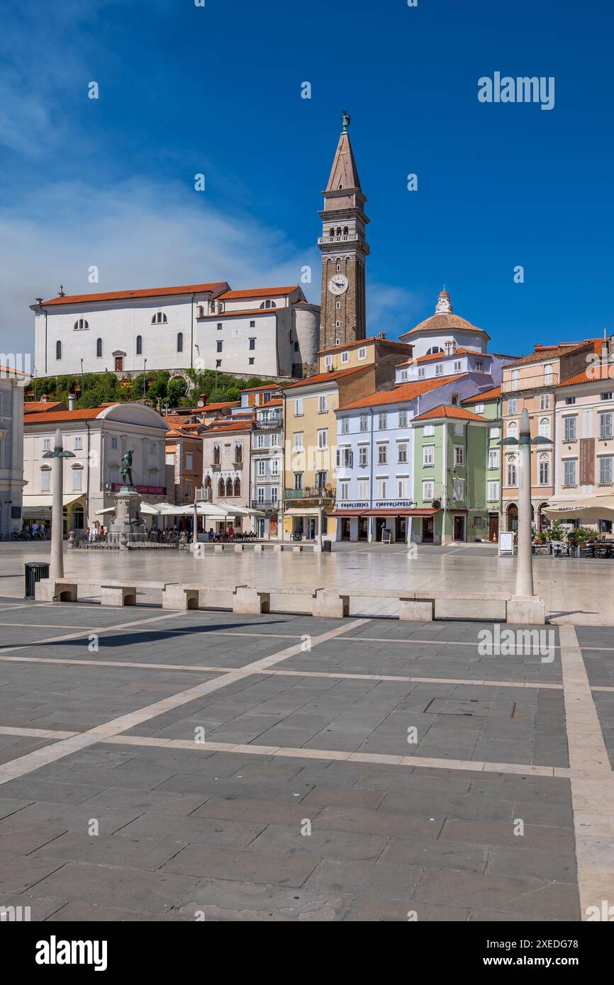 Skyline della città di Pirano con Piazza Tartini (sloveno: Tartinijev trg) nel sud-ovest della Slovenia. Foto Stock