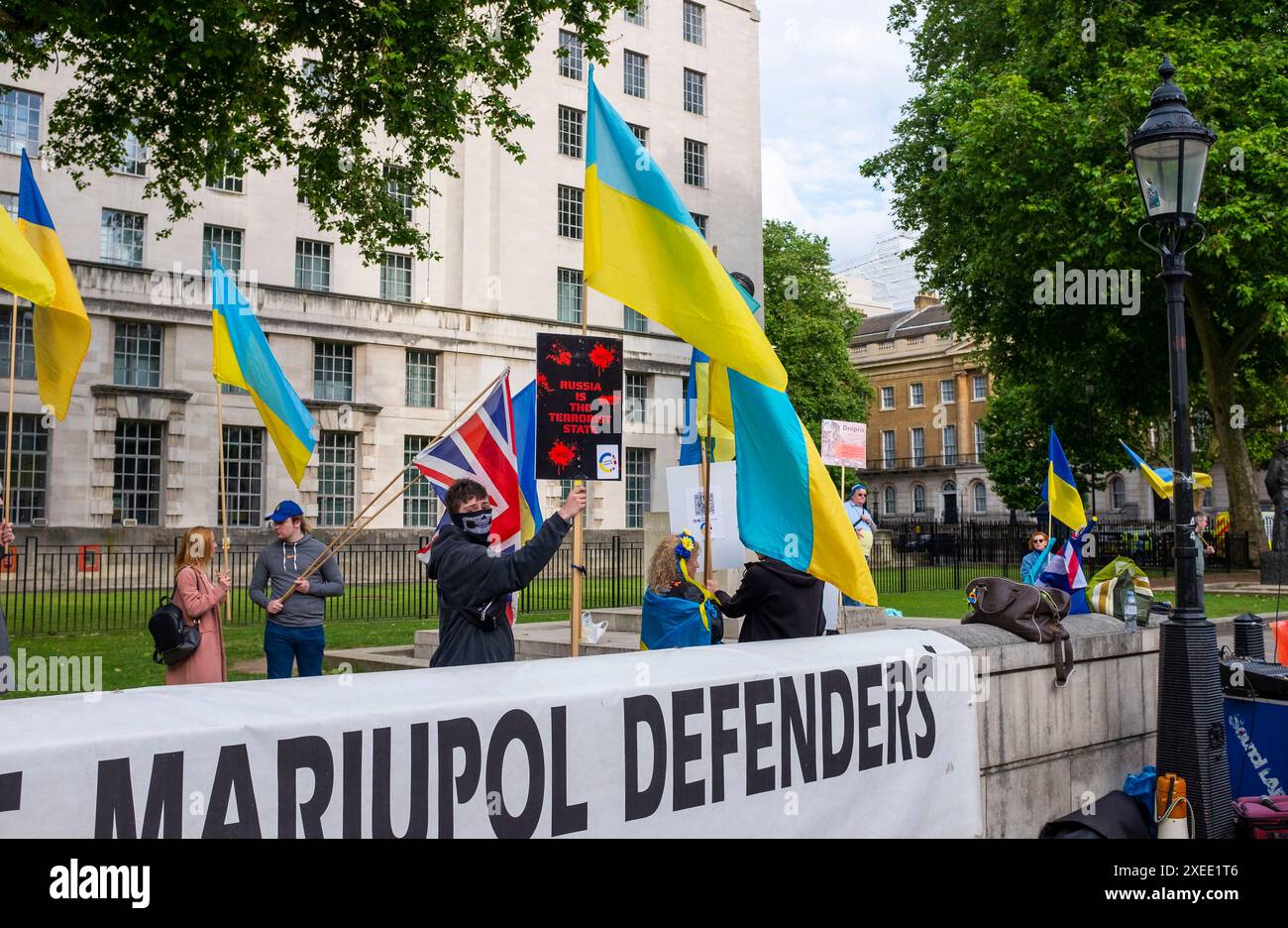 Manifestanti pro Ucraina e anti russi Putin a Whitehall Londra , Inghilterra , Regno Unito Foto Stock