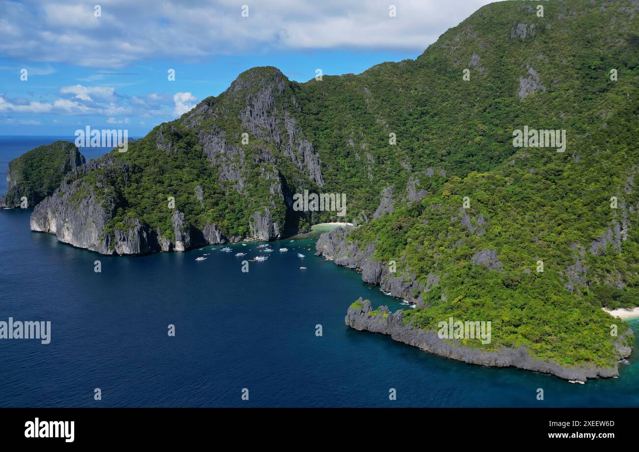 Isole tropicali delle Filippine in mare Foto Stock