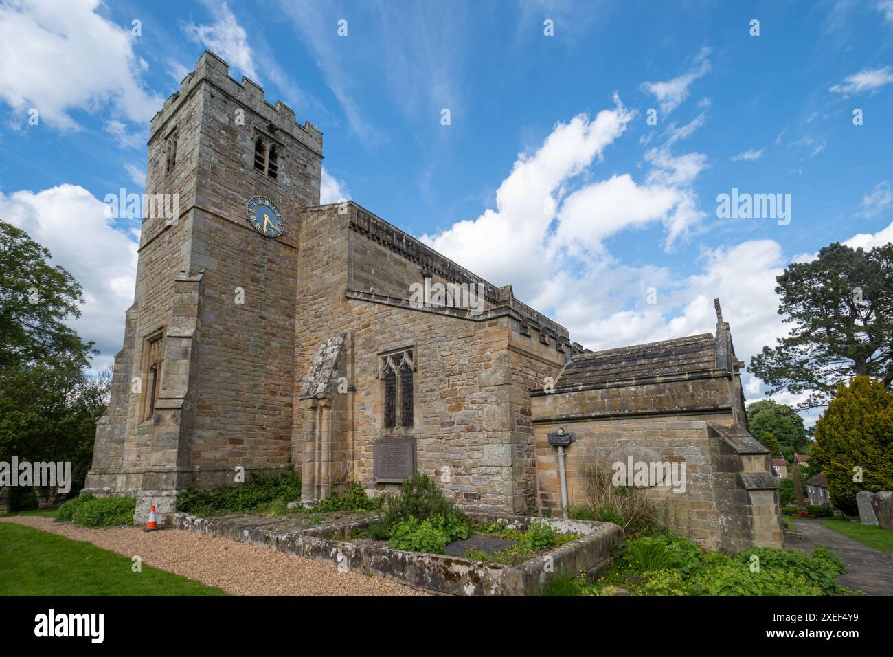 Chiesa di Santa Maria, Lastingham, nel North Yorkshire, Inghilterra, Regno Unito, risalente all'XI e XIII secolo e con una cripta normanna Foto Stock