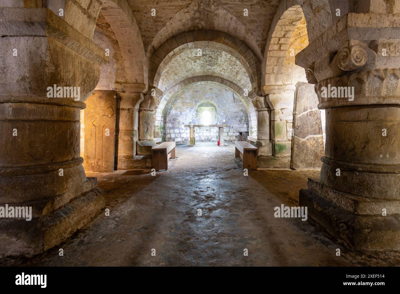 Cripta normanna sotto la Chiesa di Santa Maria nel villaggio di Lastingham, North Yorkshire, Inghilterra, Regno Unito Foto Stock