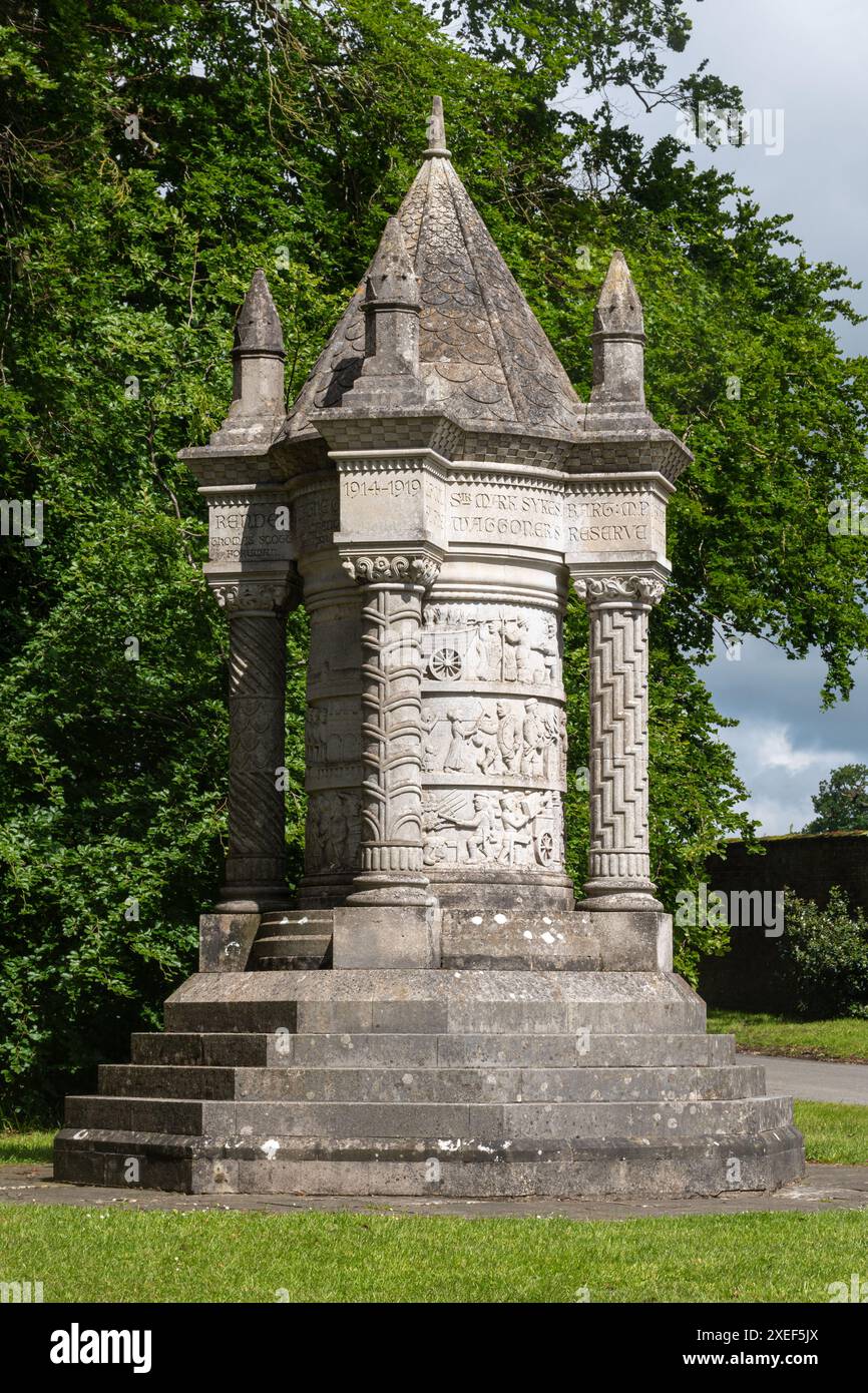 Il Wagoners' Memorial, un memoriale di guerra nel villaggio di Sledmere nell'East Riding of Yorkshire, Inghilterra, Regno Unito Foto Stock