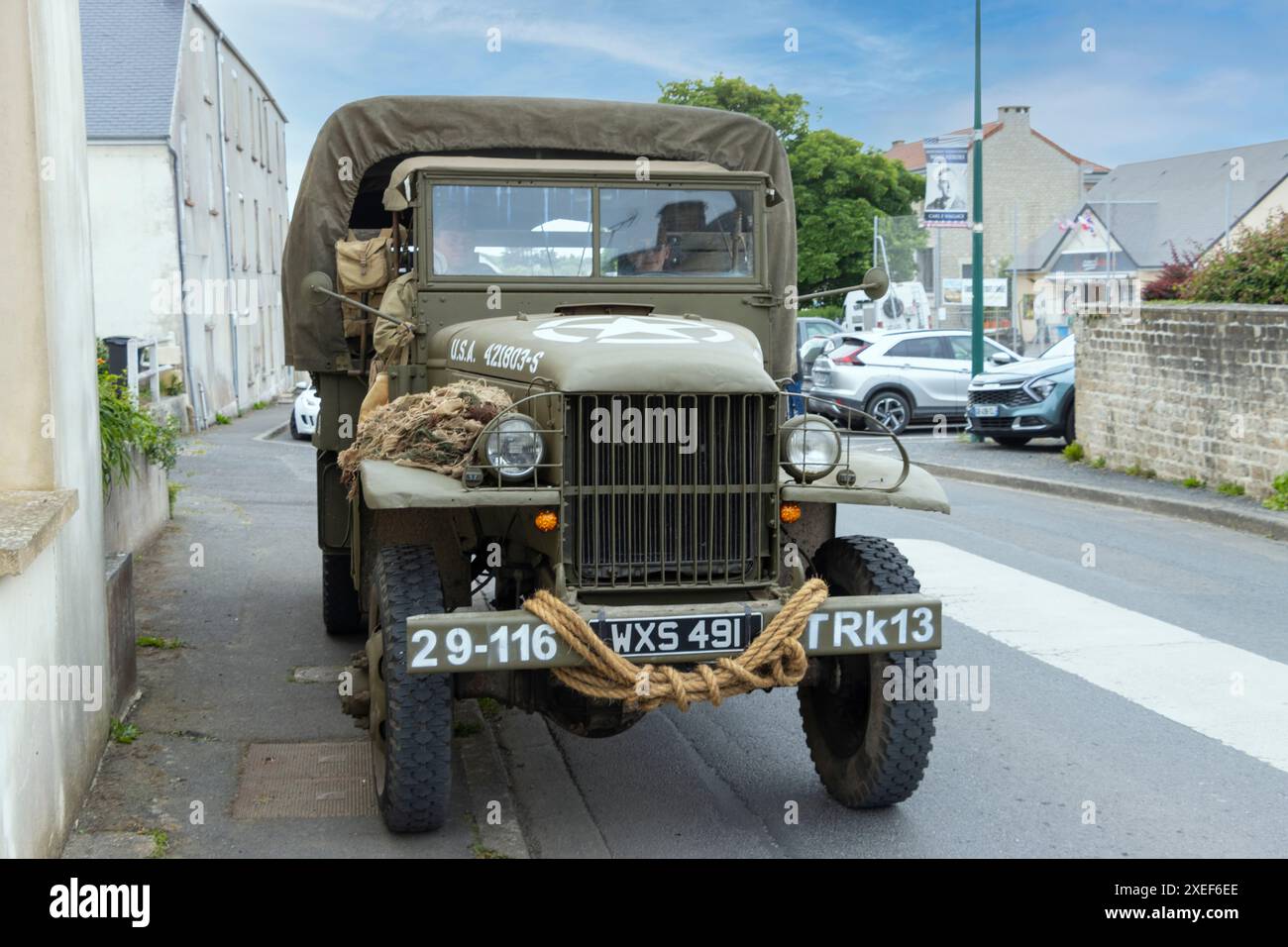 GMC Truck, portatruppe USA, sulla spiaggia di Omaha per festeggiare il 80° anniversario dello sbarco in Normandia. Debarquement, Saint-Laurent-sur-Mer, Francia. Foto Stock