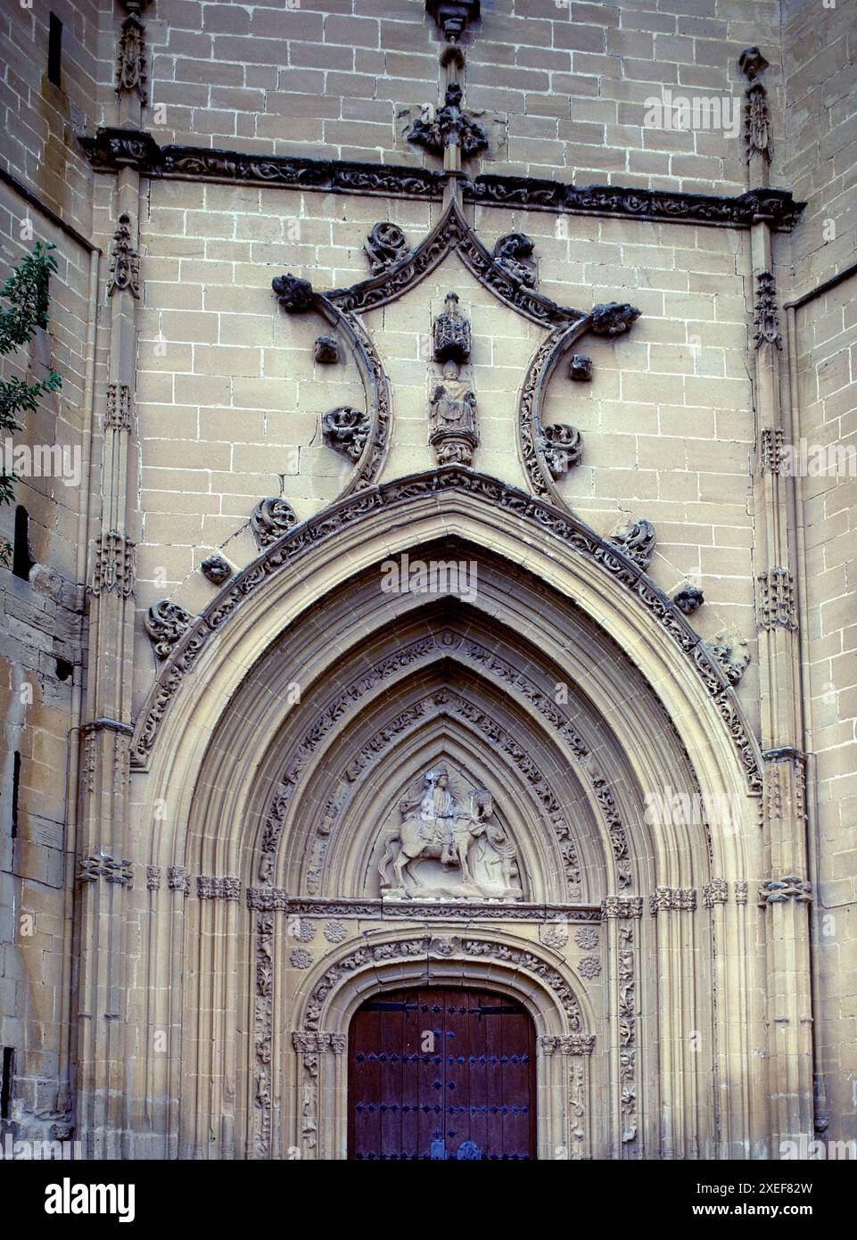 IGLESIA - FACHADA PRINCIPAL - PORTADA - FOTO AÑOS 80. LUOGO: IGLESIA DE NUESTRA SEÑORA DE LA ASUNCION. Páganos. ALAVA. SPAGNA. Foto Stock