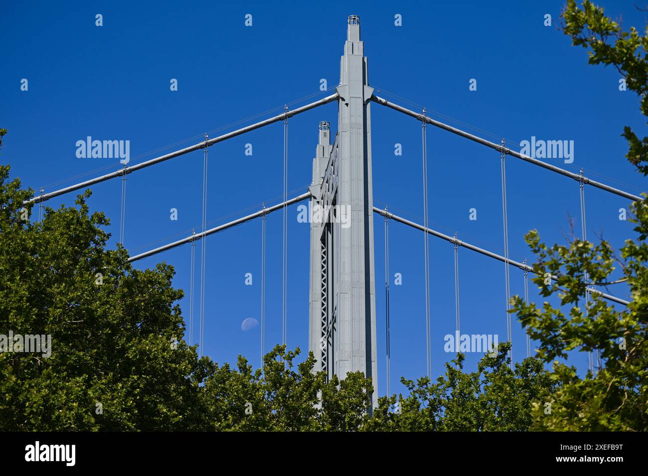 Una vista del ponte Robert F. Kennedy il 27 giugno 2024 a New York. Foto Stock