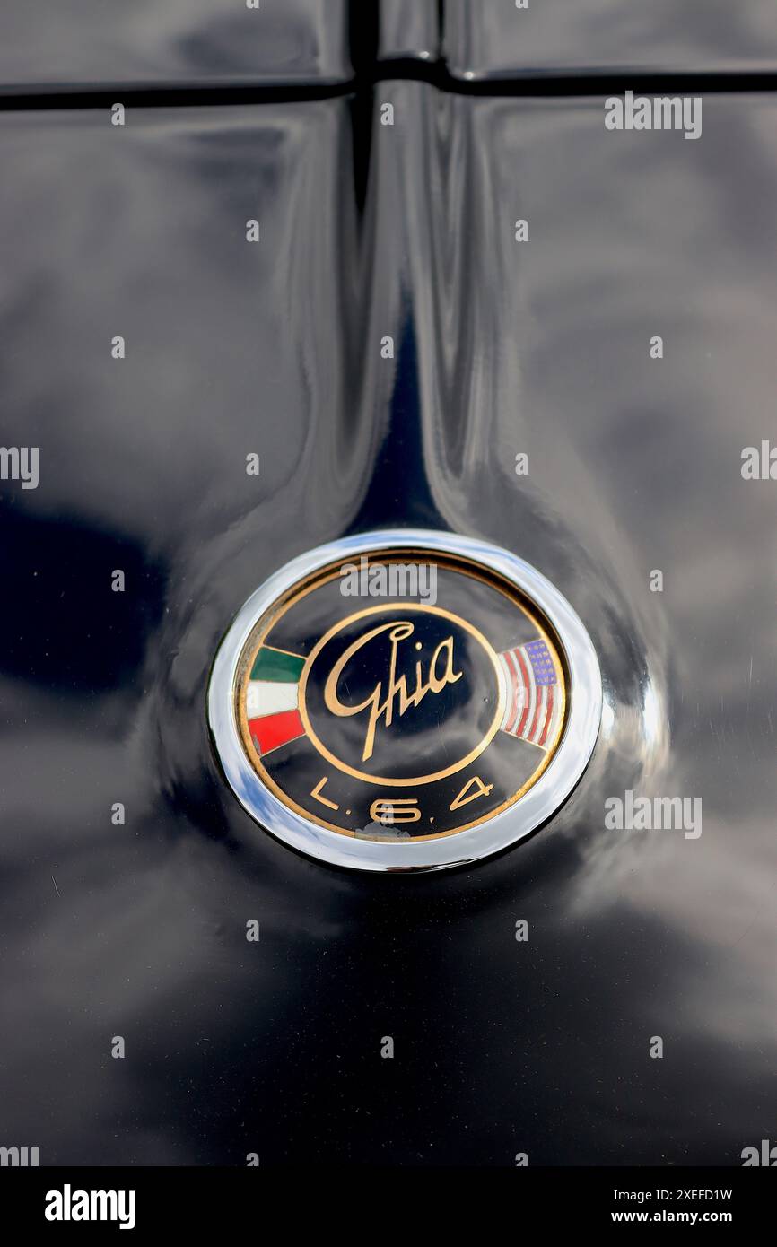 Stemma sul cofano di un ghia L.6,4 ultra raro, uno dei soli 26 realizzati nel 1960 - 1962. I clienti americani includevano Dean Martin, Frank Sinatra e Gary Morton. Foto Stock