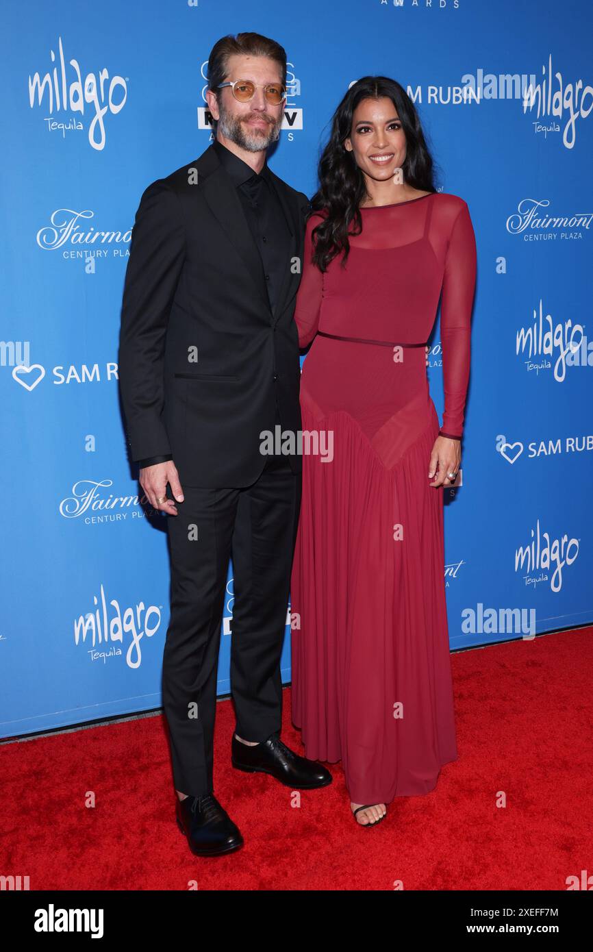 Brian Mendoza e Stephanie Sigman partecipano ai Critics Choice Real TV Awards 2024 al Fairmont Century Plaza il 15 giugno 2024 a Los Angeles, California Foto Stock