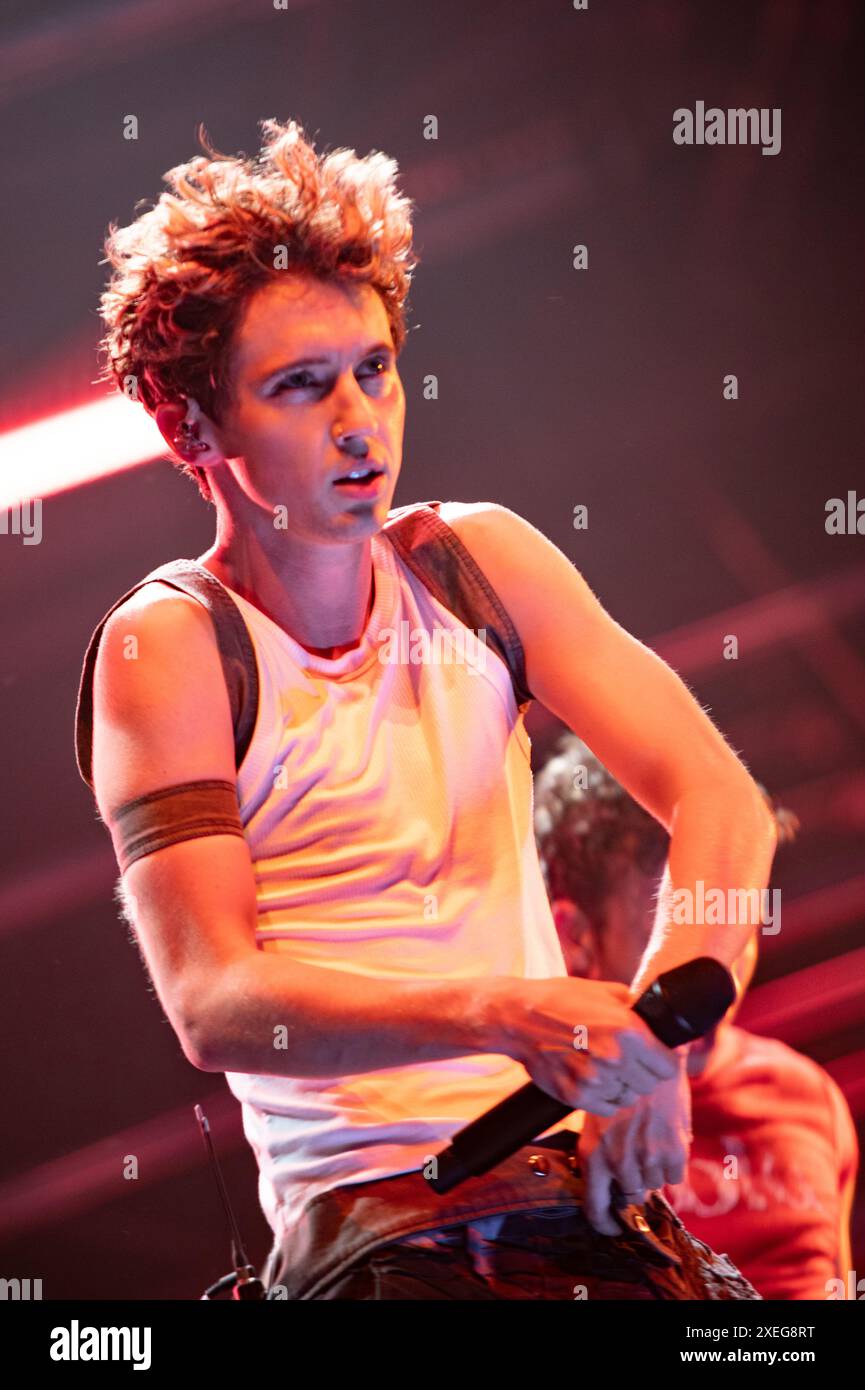 Londra, Regno Unito. 27 giugno 2024. L'orgoglio arriva presto a Wembley con un'eccitante esibizione di Troye Sivan. Cristina Massei/Alamy Live News Foto Stock