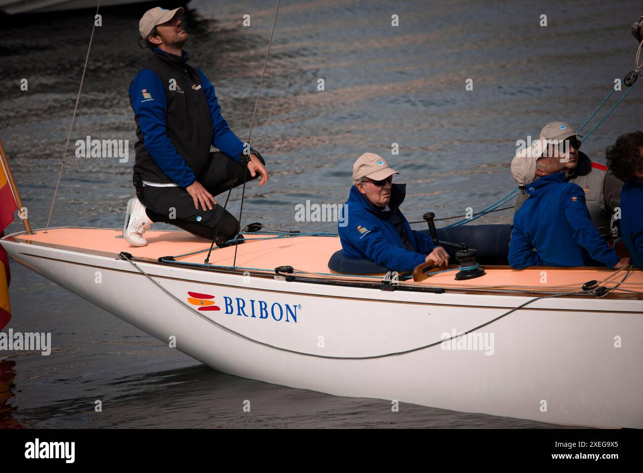 Sanxenxo, Spagna. 15 marzo 2024. Il re emerito a bordo di Bribon per una sessione di allenamento pre-gara. Crediti: Xan Gasalla/Alamy Live News. Foto Stock