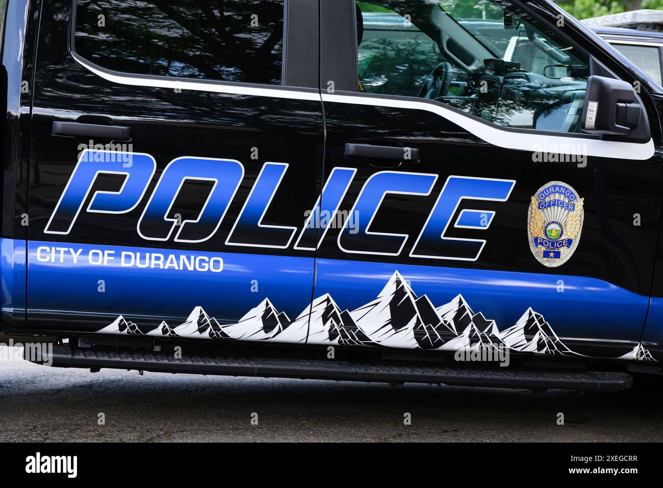 Durango, CO, USA - 15 giugno 2024; nome sulla porta della città di Durango polizia veicolo servizi di emergenza Foto Stock