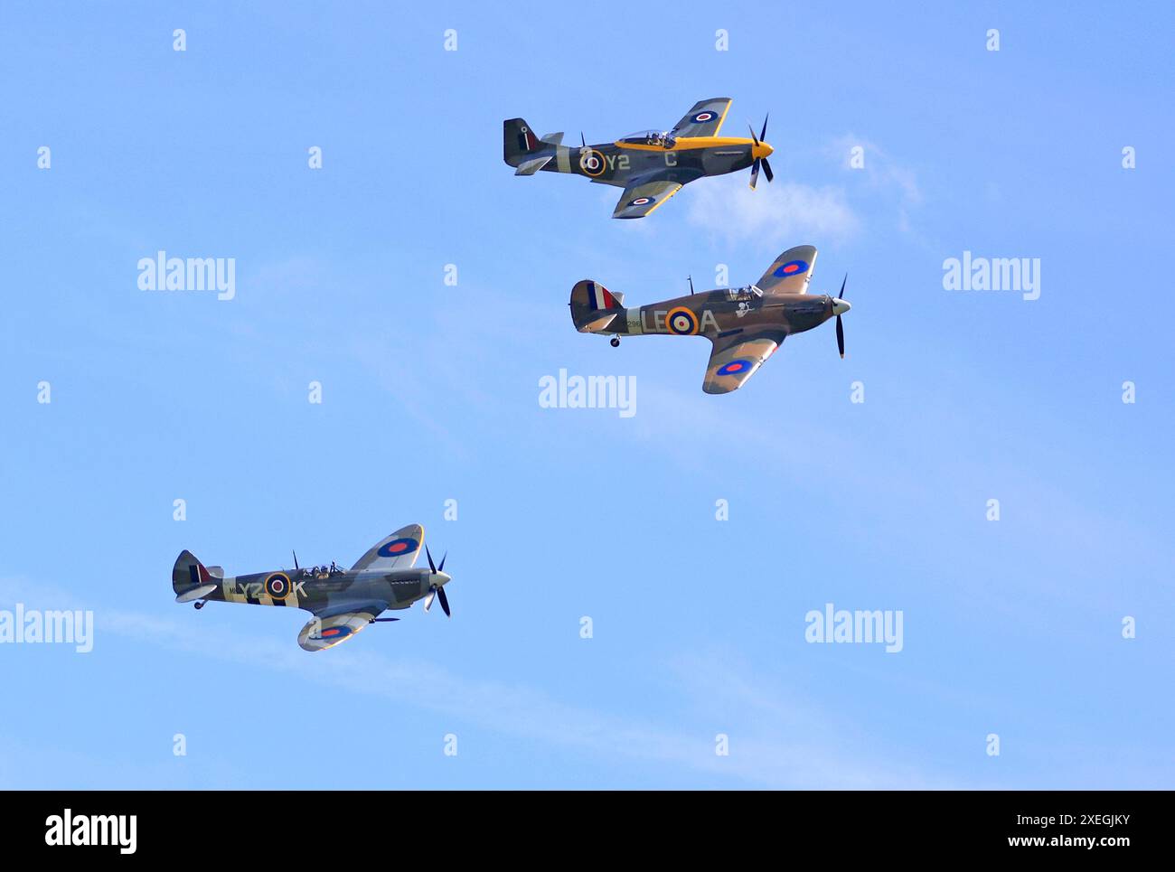 P-51 Mustang IV, Hawker Hurricane, Mk XVI Spitfire Flying on the Blue Sky background, Bagotville Air Show 2024 Foto Stock