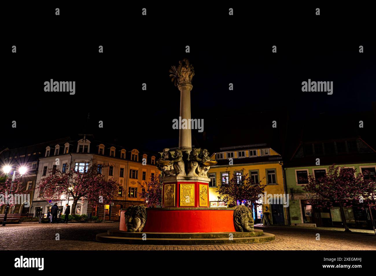 Oschatz,altmarkt,mercato,fontana,notte,sassonia,nessuno,città,viaggio,relax,turismo,germania,europa Foto Stock