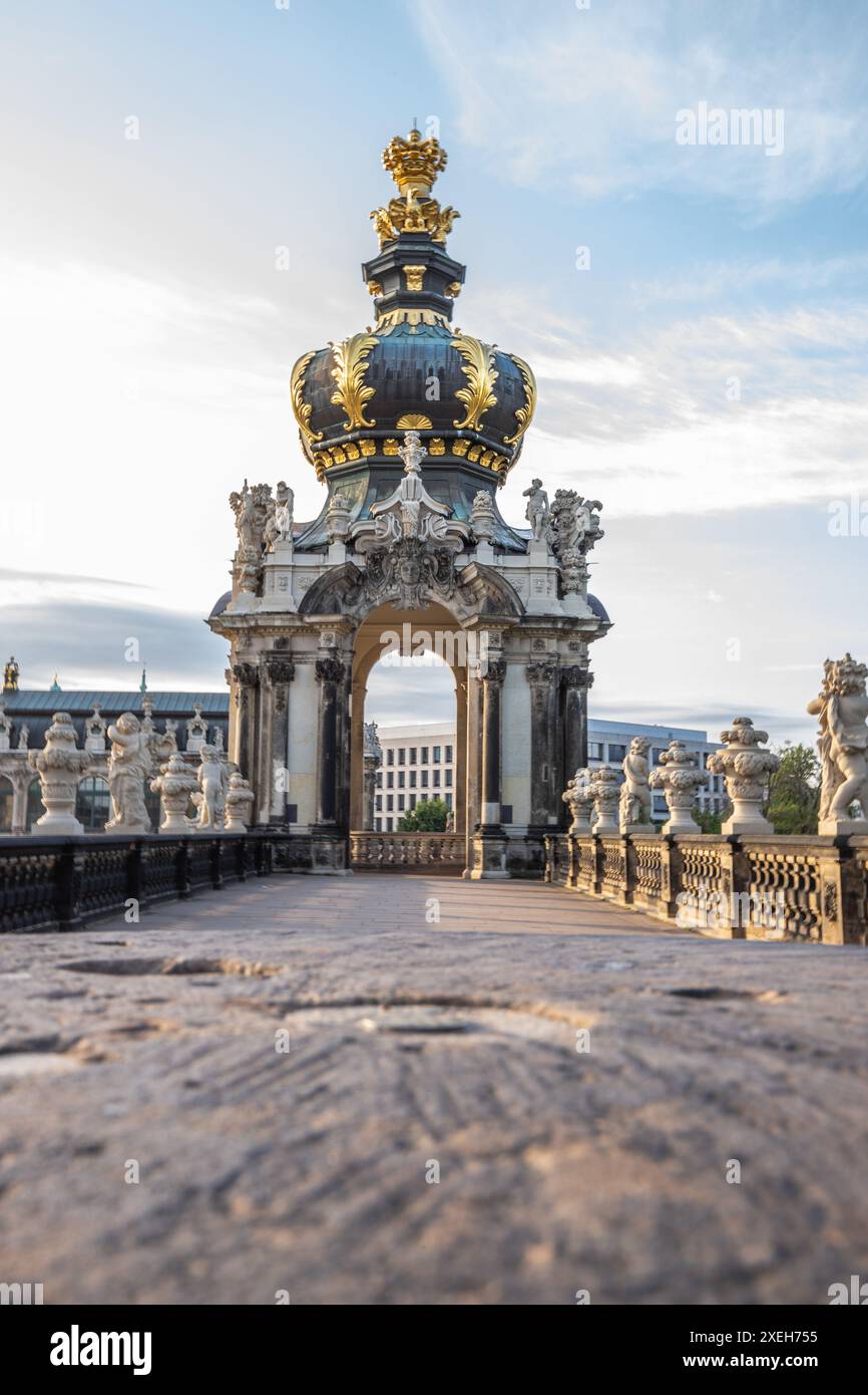 Il Dresden Zwinger, architettura barocca. Orangerie all'alba Dresda, Sassonia, Germania Foto Stock