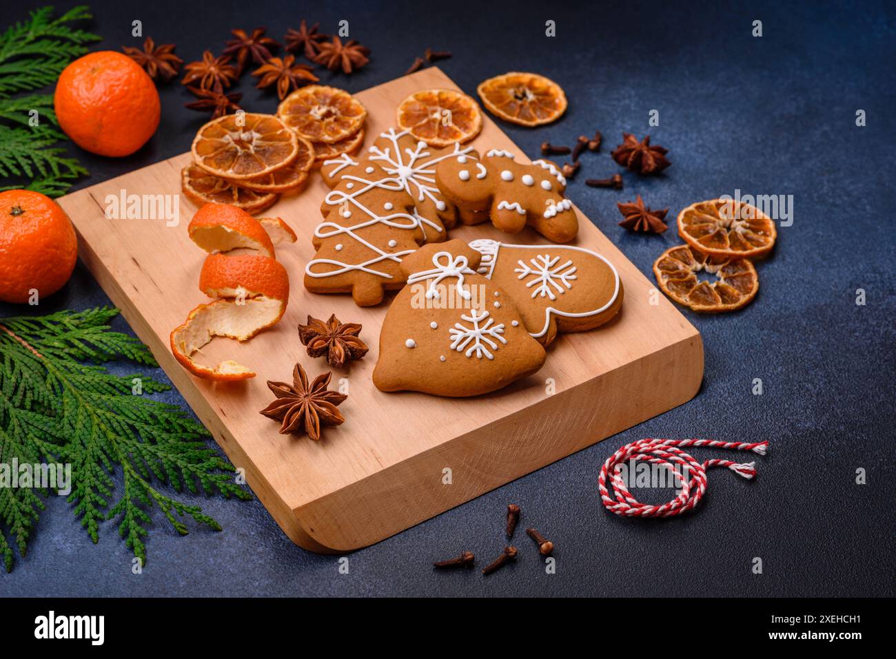 Bella composizione natalizia di mandarini Foto Stock