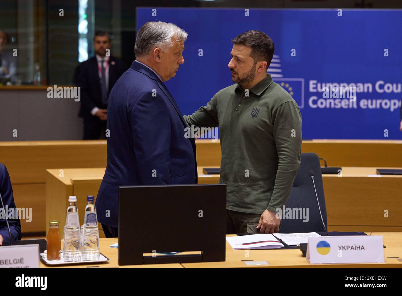 EU und Ukraine unterzeichnen Sicherheitsvereinbarung Praesident Wolodymyr Selenskyj mit Viktor ORBAN, EU und Ukraine unterzeichnen Sicherheitsvereinbarung AM 27.06.2024 visita di lavoro del presidente dell'Ucraina in Belgio. Foto:Ufficio presidenziale dell'Ucraina via SVEN SIMON Fotoagentur GmbH & Co Pressefoto KG Prinzess-Luise-Str. 41 45479 M u e l h e i m / R u h r Tel. 0208/9413250 Fax. 0208/9413260 GLS Bank BLZ 430 609 67 KTO. 4030 025 100 IBAN DE75 4306 0967 4030 0251 00 BIC GENODEM1GLS www.svensimon.net Bruessel Belgien **** l'UE e l'Ucraina firmano l'accordo di sicurezza Presidente Volodymyr Selen Foto Stock