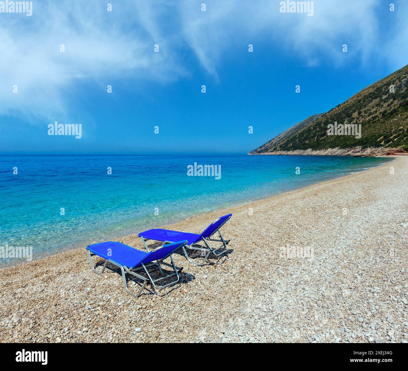 In estate la spiaggia di mattina. Foto Stock