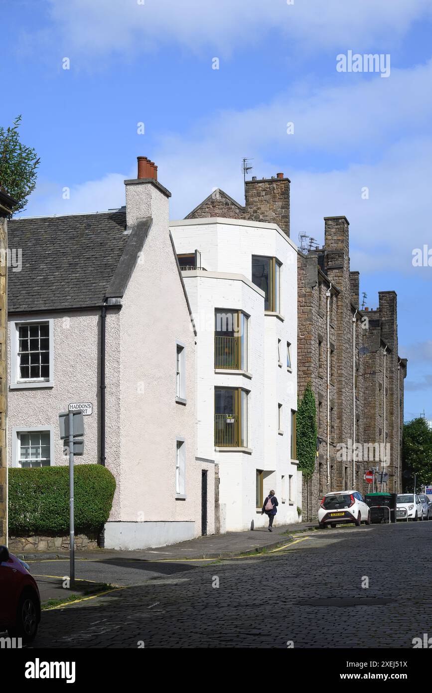 Edimburgo, Scozia, Regno Unito - Simon Square Housing di Fraser / Livingstone Architects Foto Stock