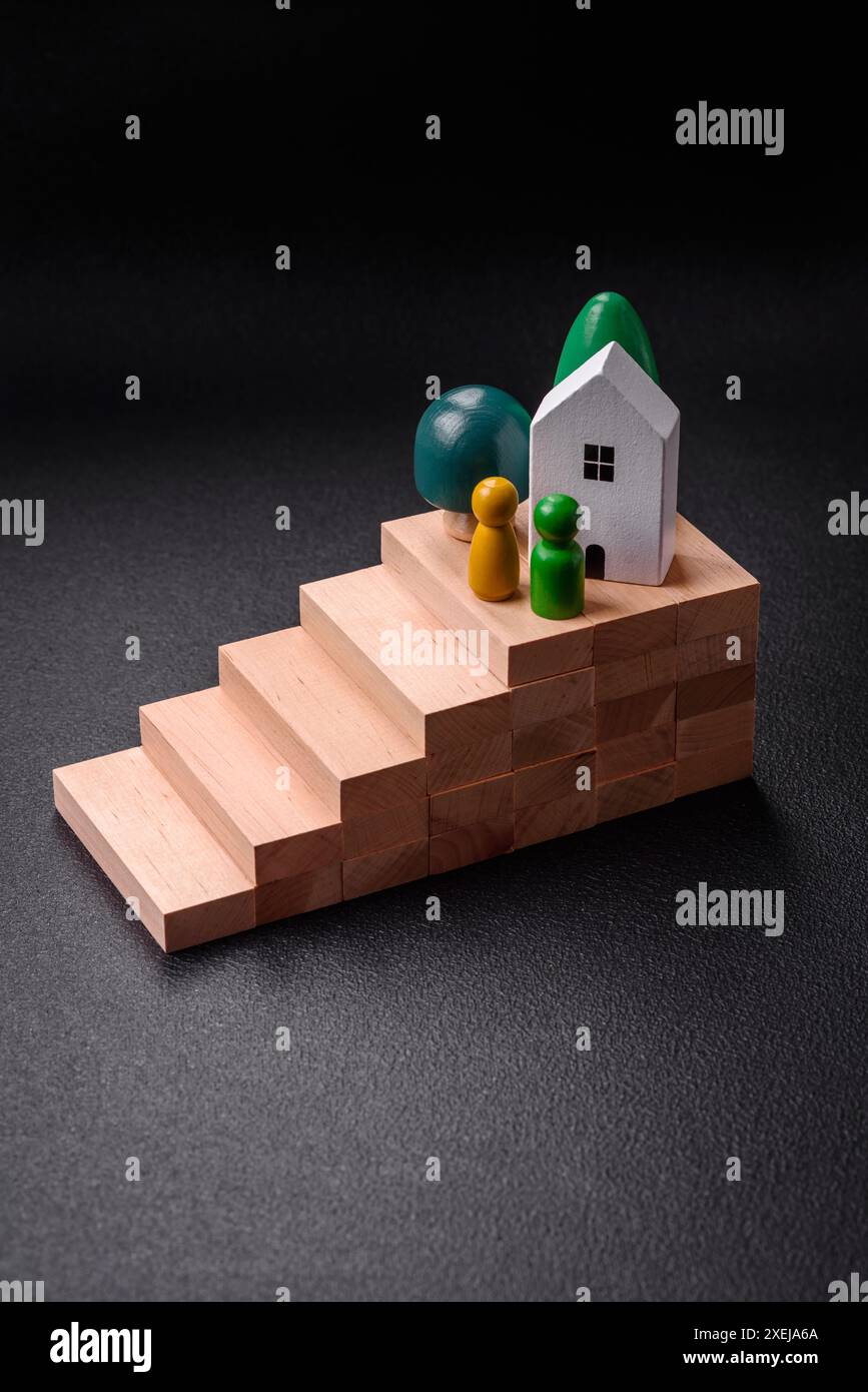 Una piccola casa in legno come idea per investire nella propria casa Foto Stock