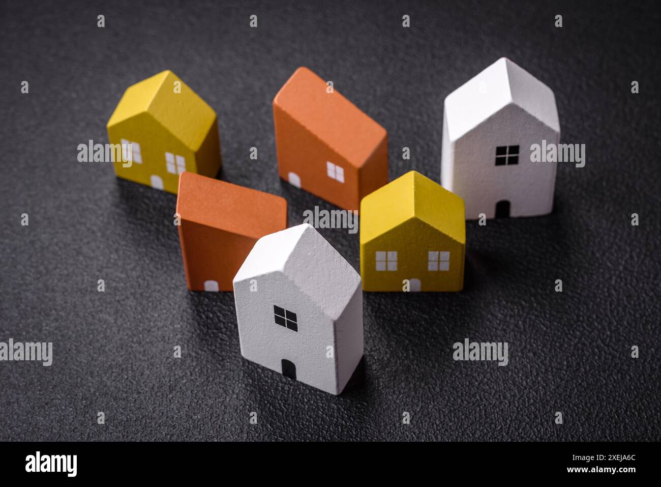 Una piccola casa in legno come idea per investire nella propria casa Foto Stock