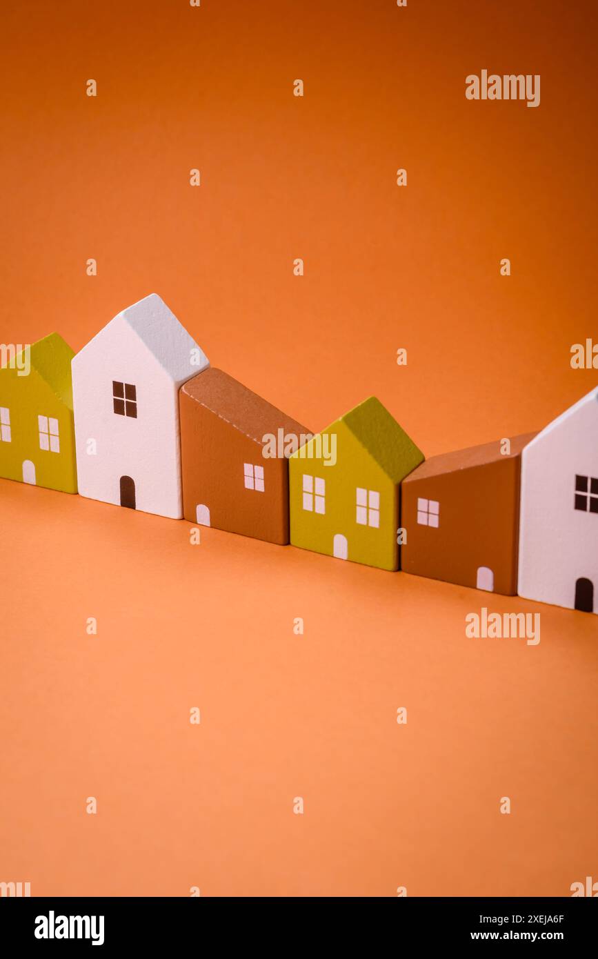 Una piccola casa in legno come idea per investire nella propria casa Foto Stock