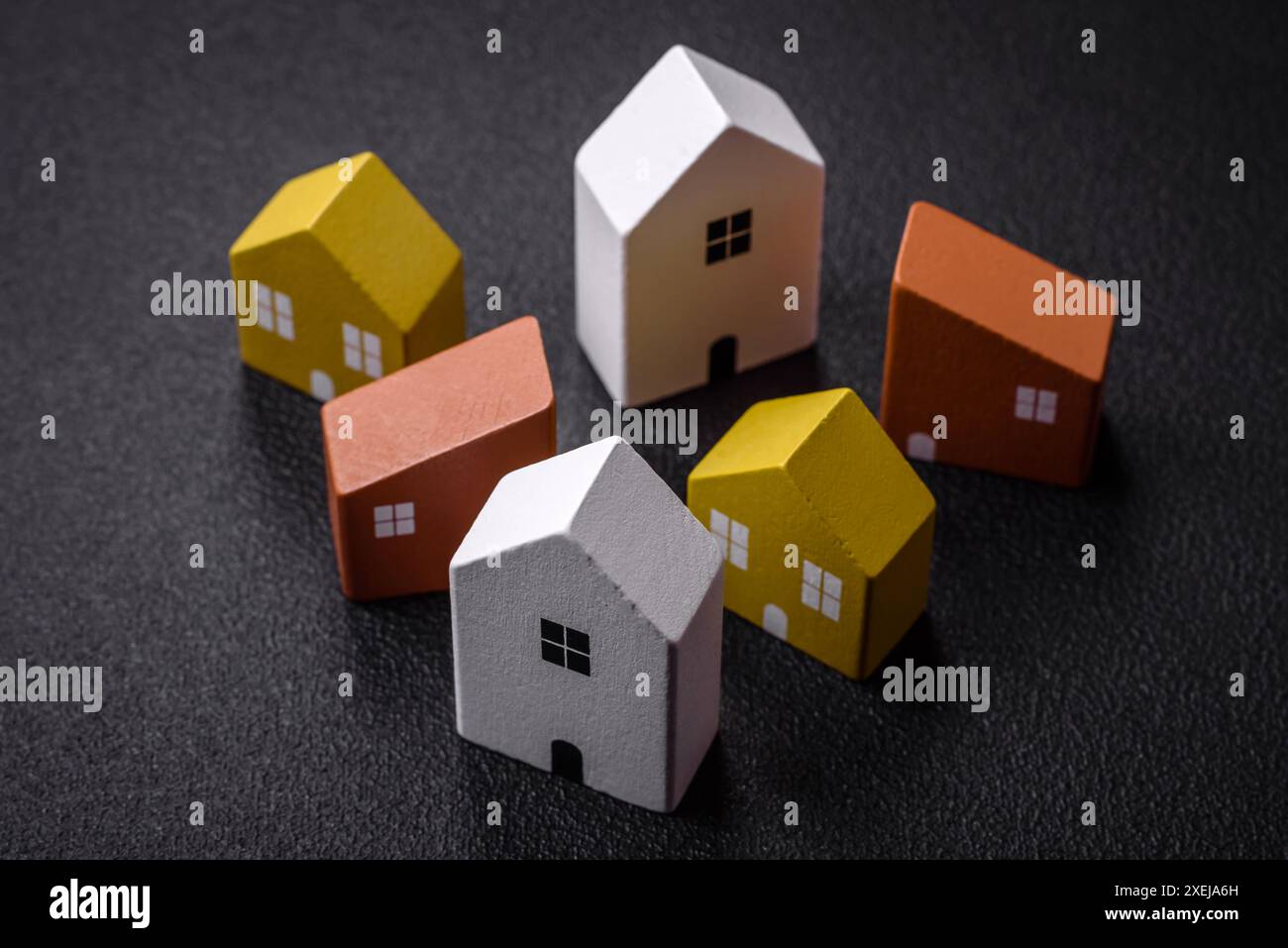 Una piccola casa in legno come idea per investire nella propria casa Foto Stock