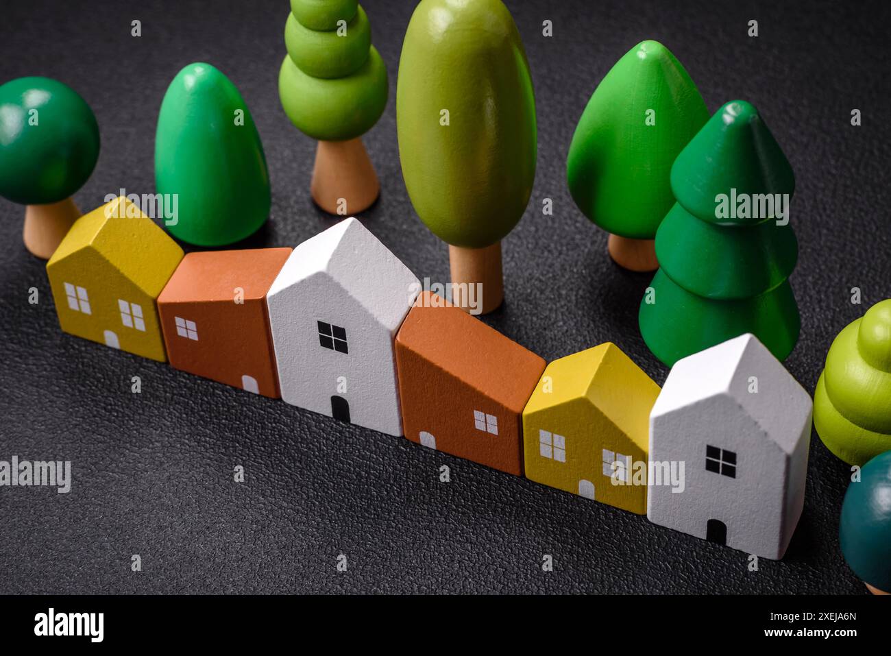 Una piccola casa in legno come idea per investire nella propria casa Foto Stock