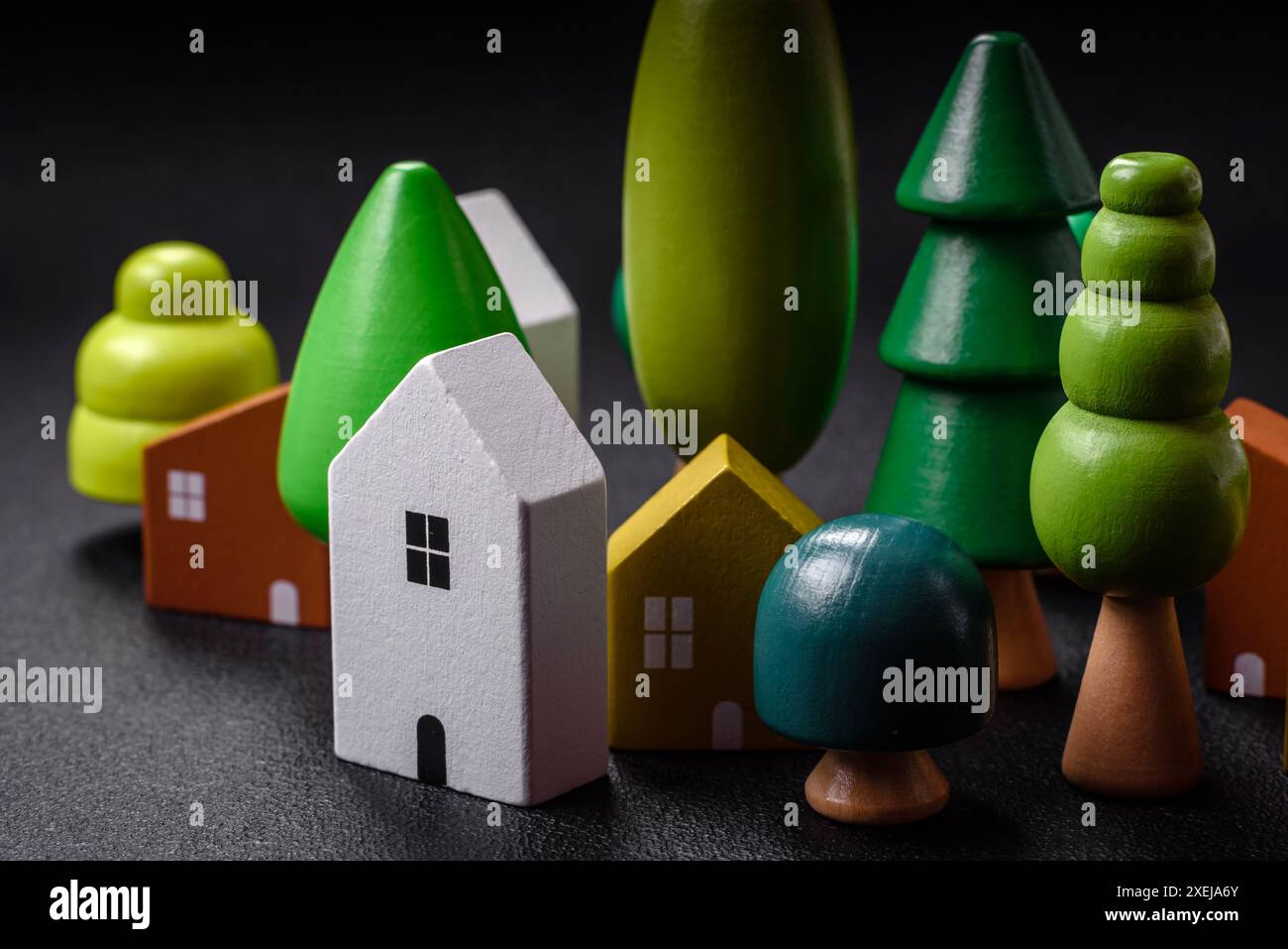 Una piccola casa in legno come idea per investire nella propria casa Foto Stock