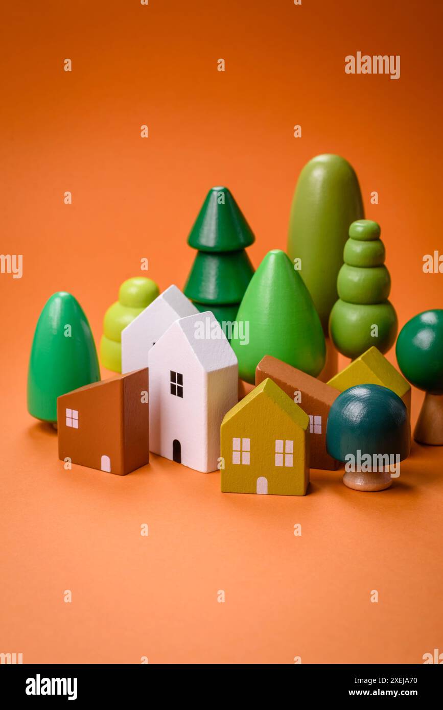 Una piccola casa in legno come idea per investire nella propria casa Foto Stock