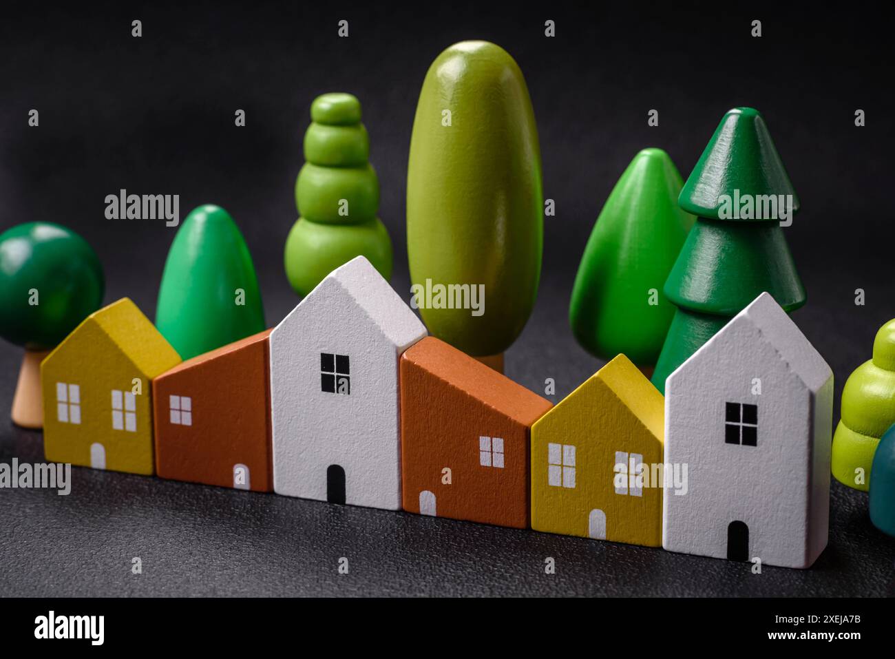 Una piccola casa in legno come idea per investire nella propria casa Foto Stock