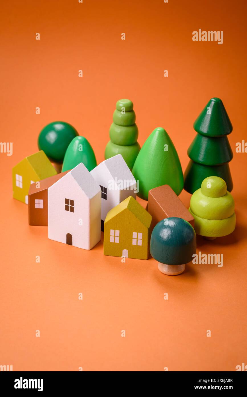 Una piccola casa in legno come idea per investire nella propria casa Foto Stock
