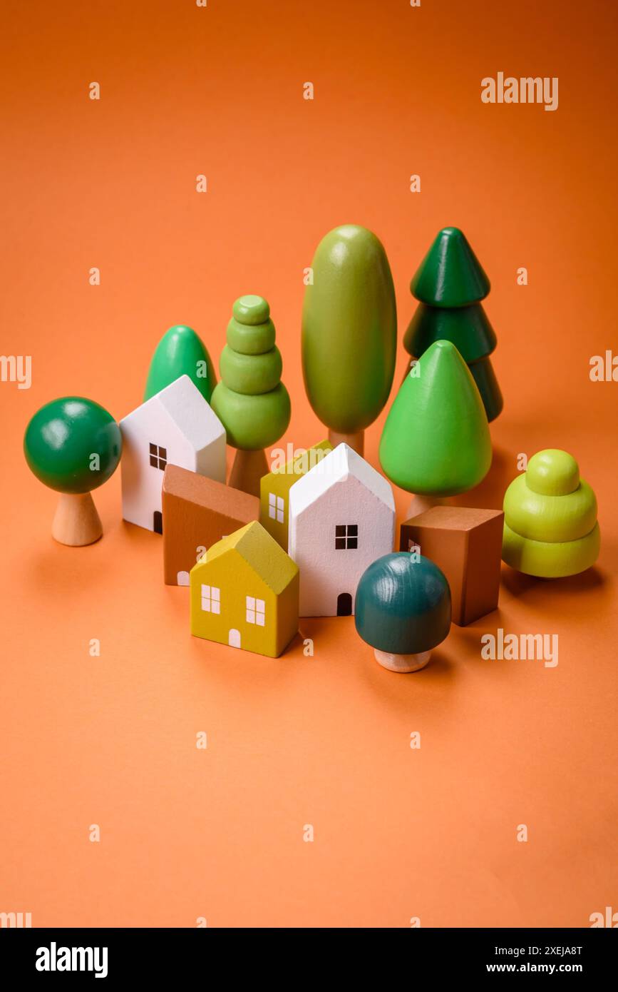 Una piccola casa in legno come idea per investire nella propria casa Foto Stock