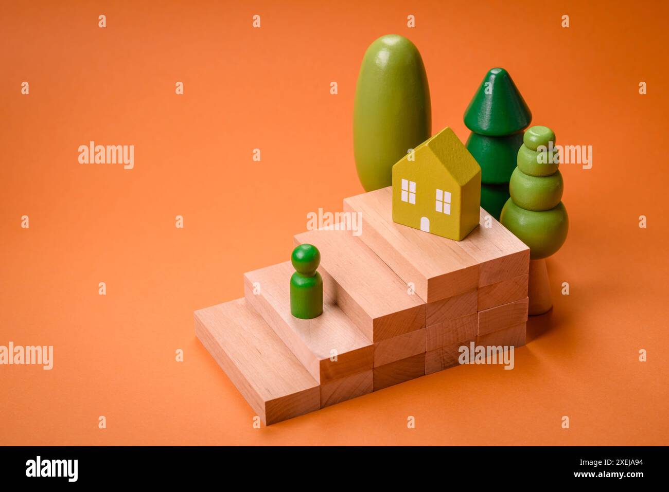 Una piccola casa in legno come idea per investire nella propria casa Foto Stock