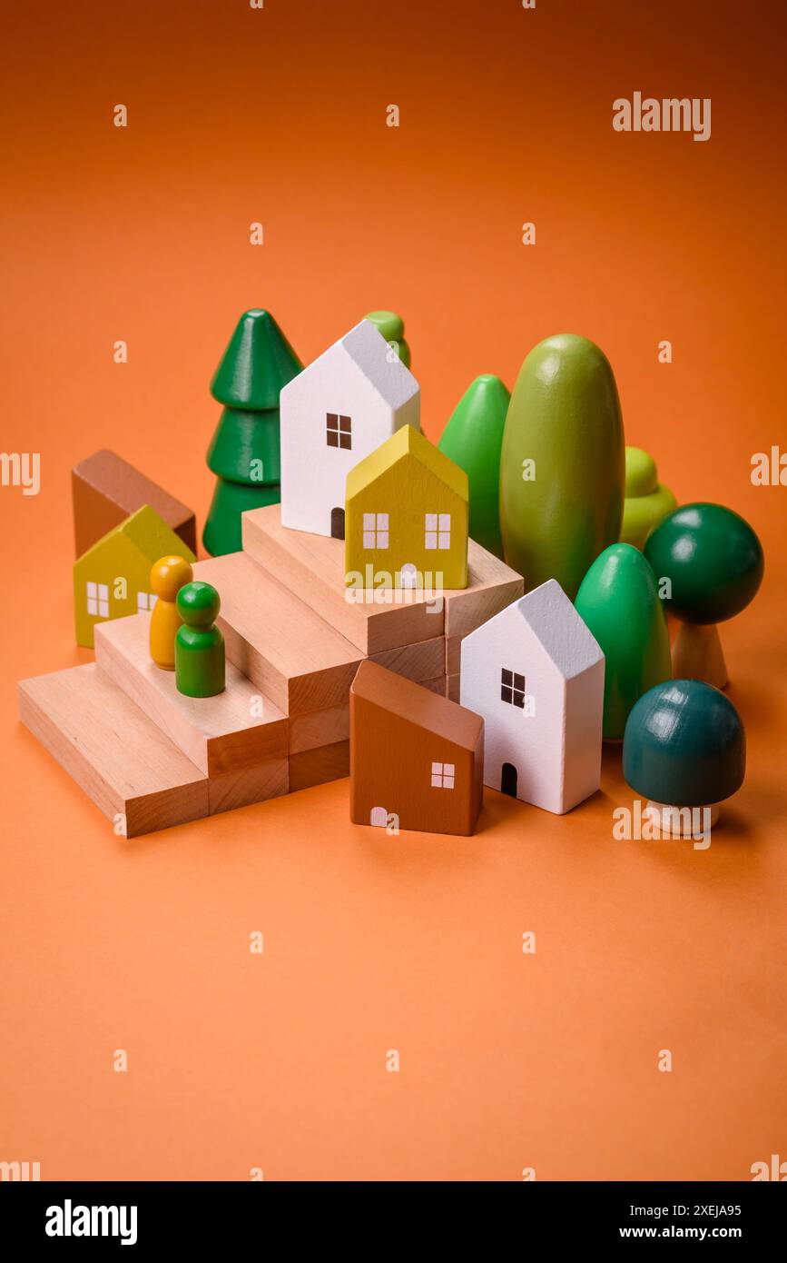 Una piccola casa in legno come idea per investire nella propria casa Foto Stock