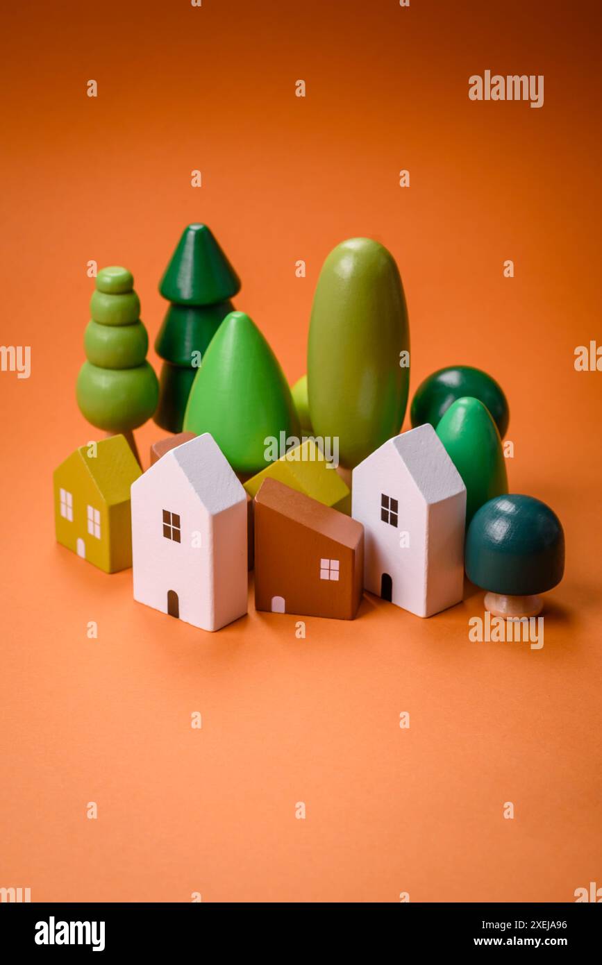 Una piccola casa in legno come idea per investire nella propria casa Foto Stock