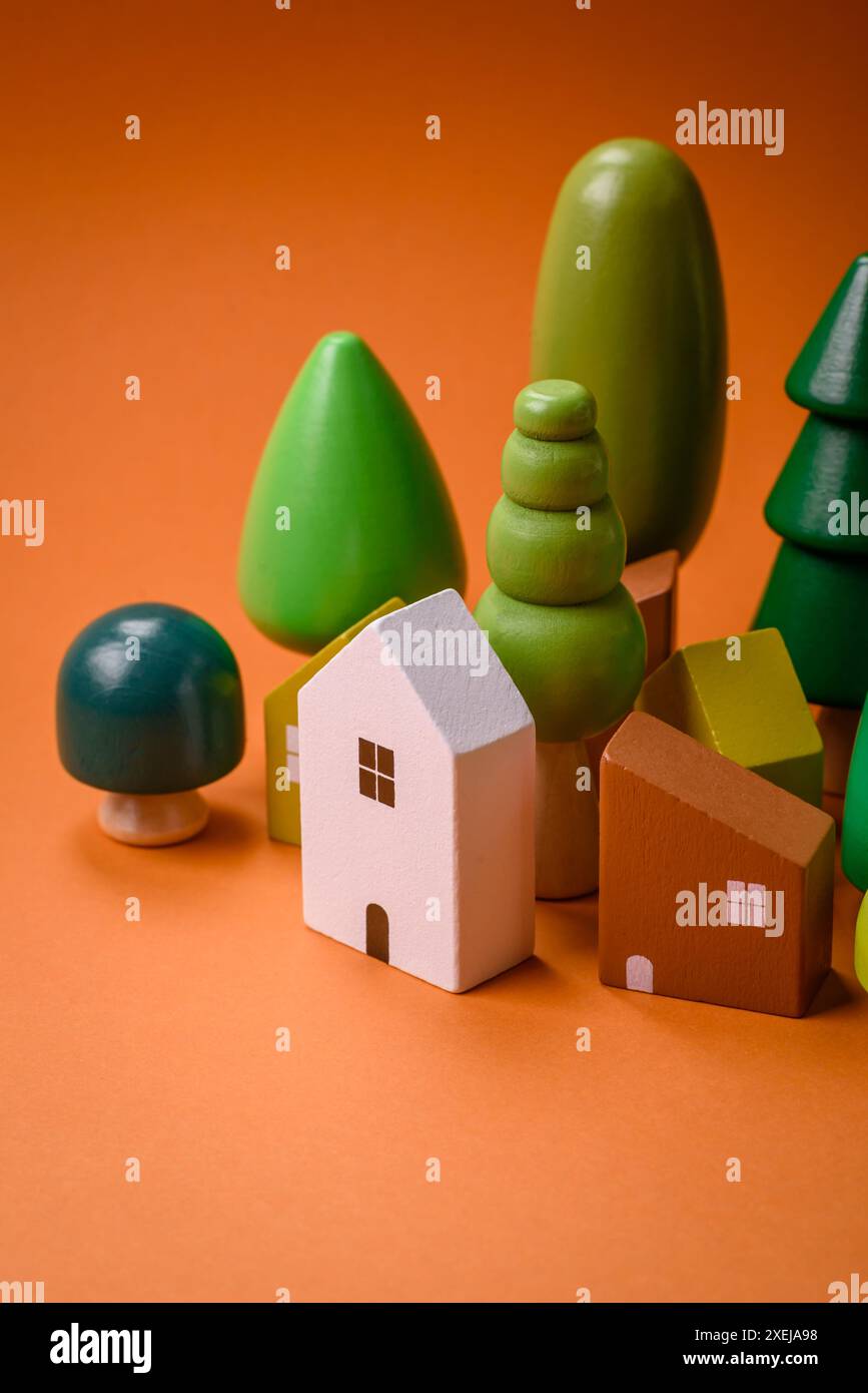 Una piccola casa in legno come idea per investire nella propria casa Foto Stock