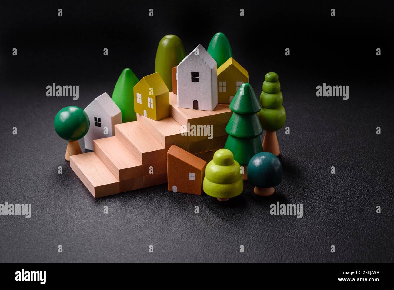 Una piccola casa in legno come idea per investire nella propria casa Foto Stock