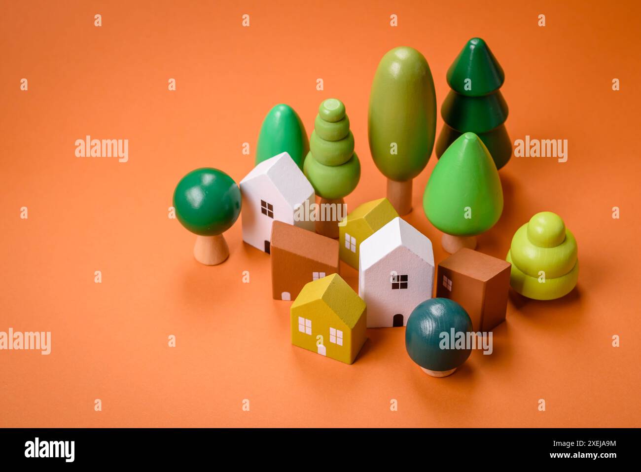 Una piccola casa in legno come idea per investire nella propria casa Foto Stock