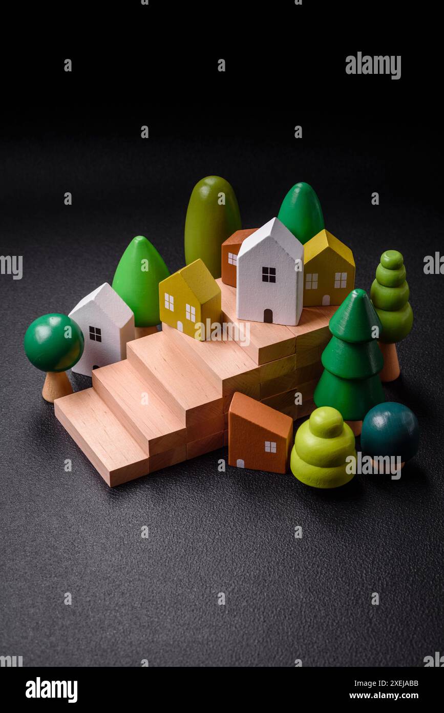 Una piccola casa in legno come idea per investire nella propria casa Foto Stock