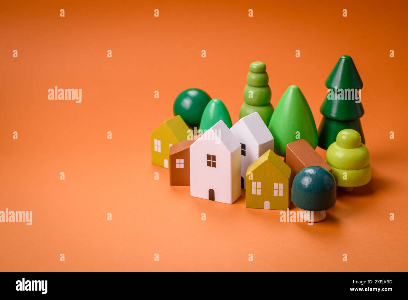 Una piccola casa in legno come idea per investire nella propria casa Foto Stock
