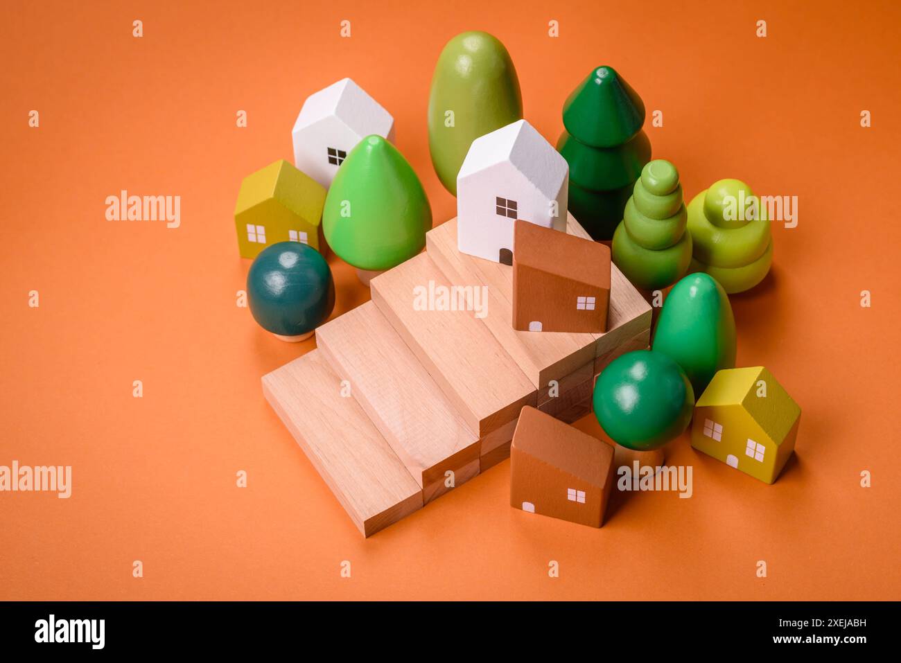 Una piccola casa in legno come idea per investire nella propria casa Foto Stock