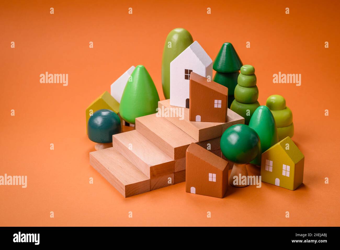 Una piccola casa in legno come idea per investire nella propria casa Foto Stock