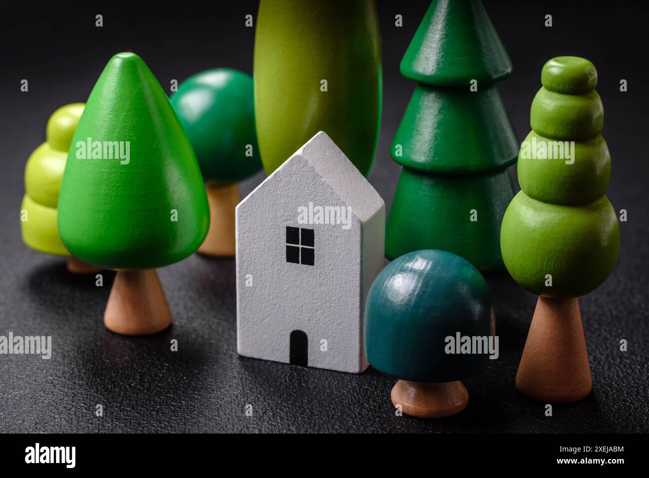 Una piccola casa in legno come idea per investire nella propria casa Foto Stock