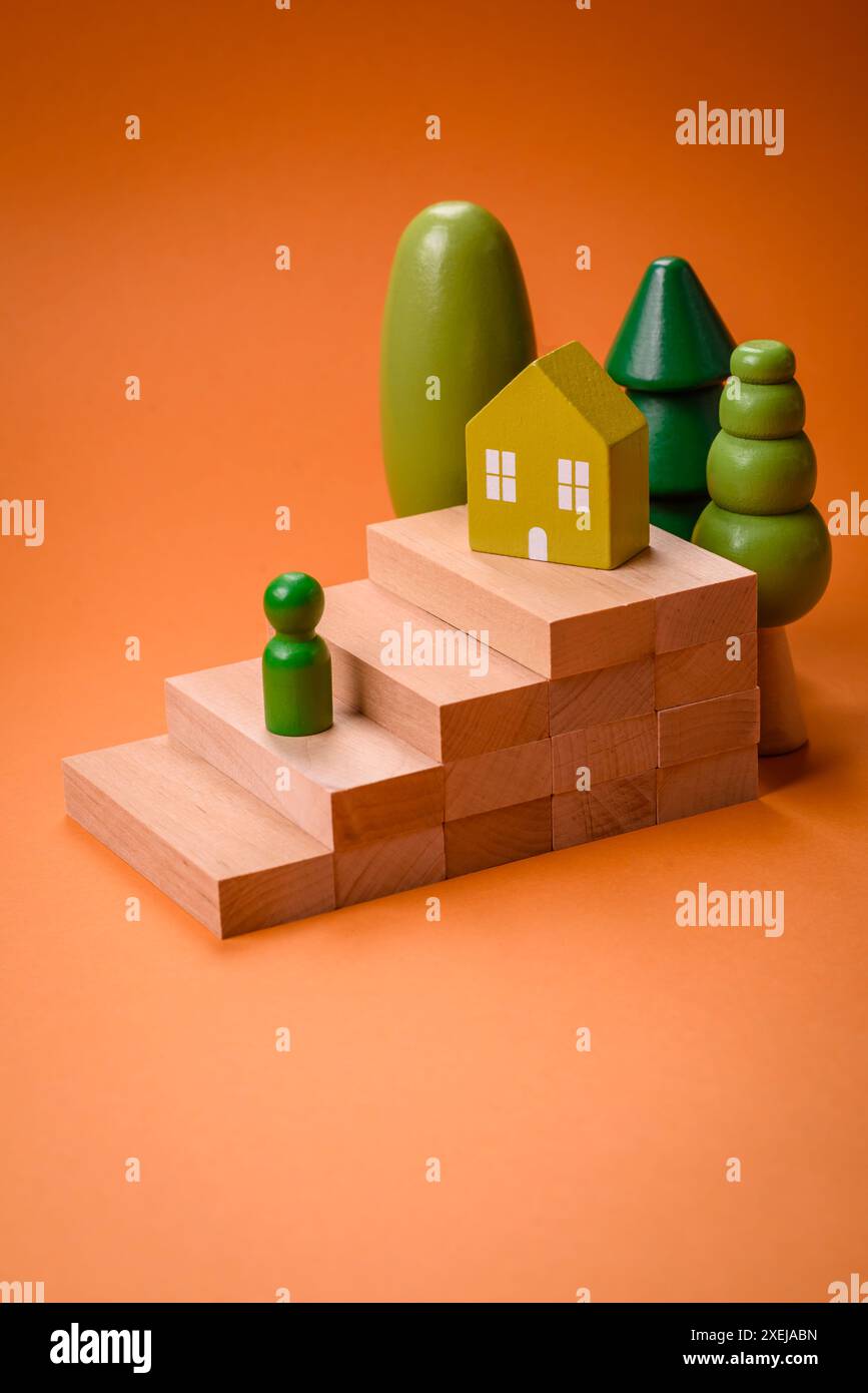 Una piccola casa in legno come idea per investire nella propria casa Foto Stock