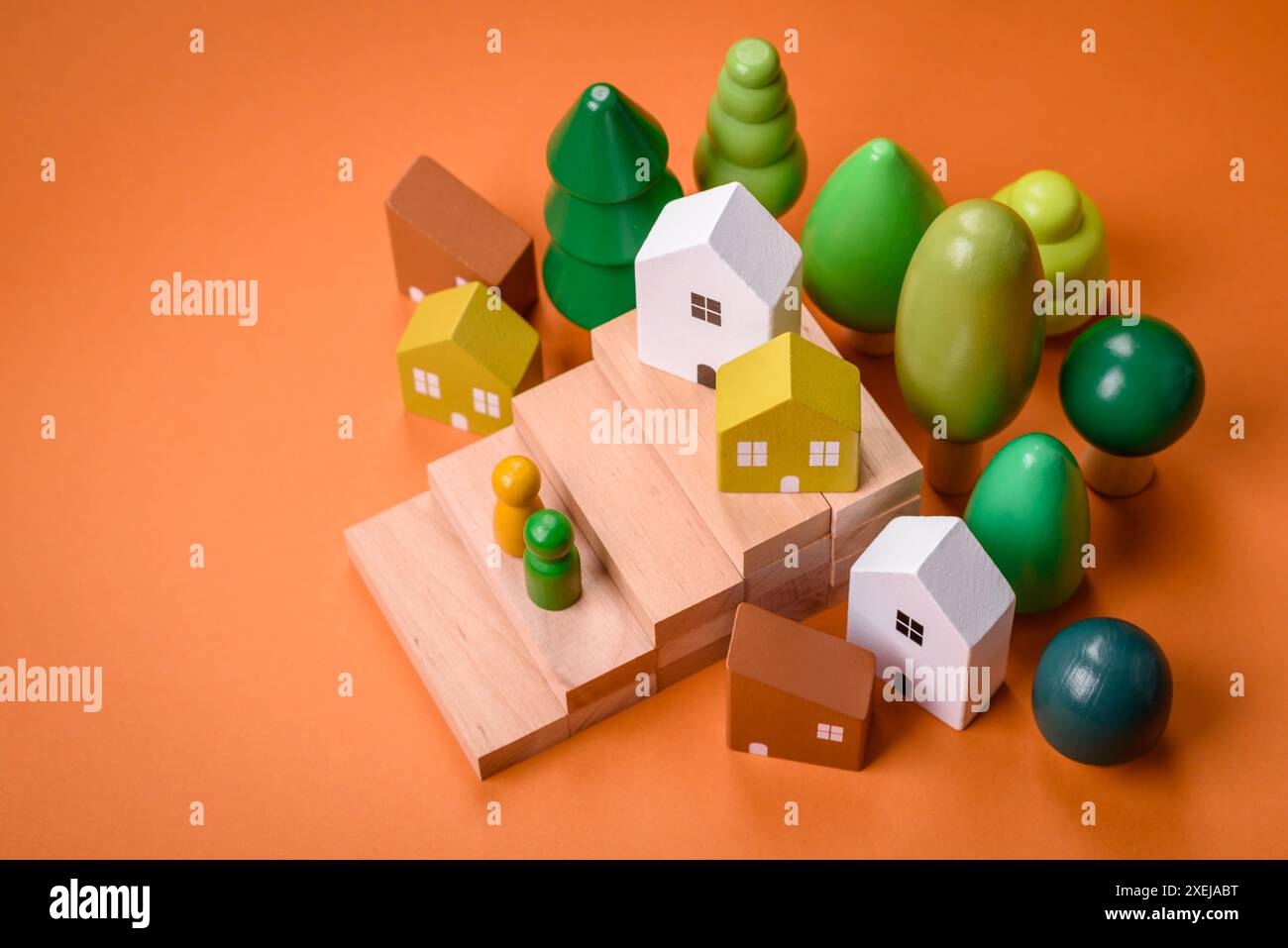 Una piccola casa in legno come idea per investire nella propria casa Foto Stock