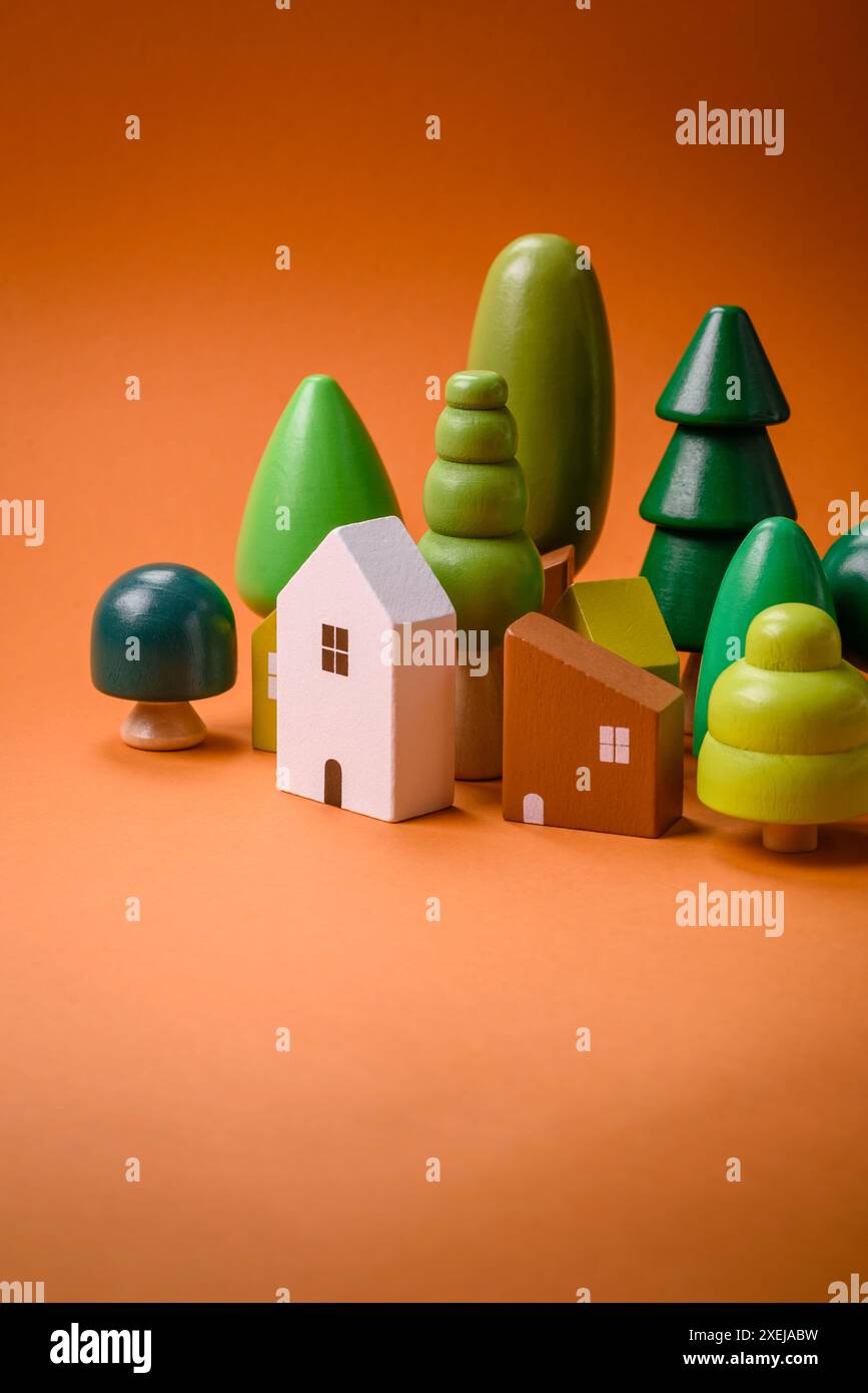 Una piccola casa in legno come idea per investire nella propria casa Foto Stock