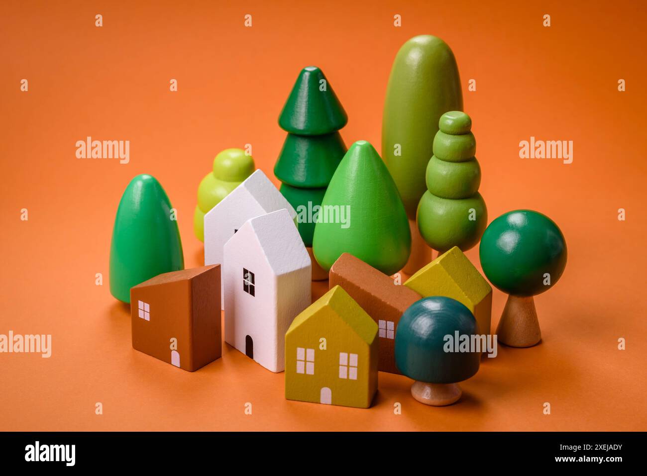Una piccola casa in legno come idea per investire nella propria casa Foto Stock