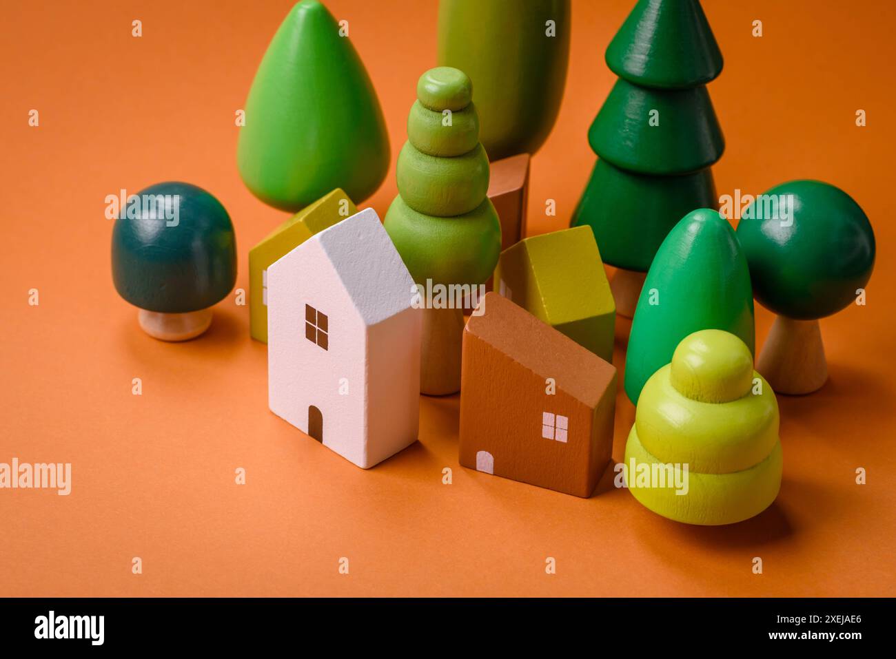 Una piccola casa in legno come idea per investire nella propria casa Foto Stock
