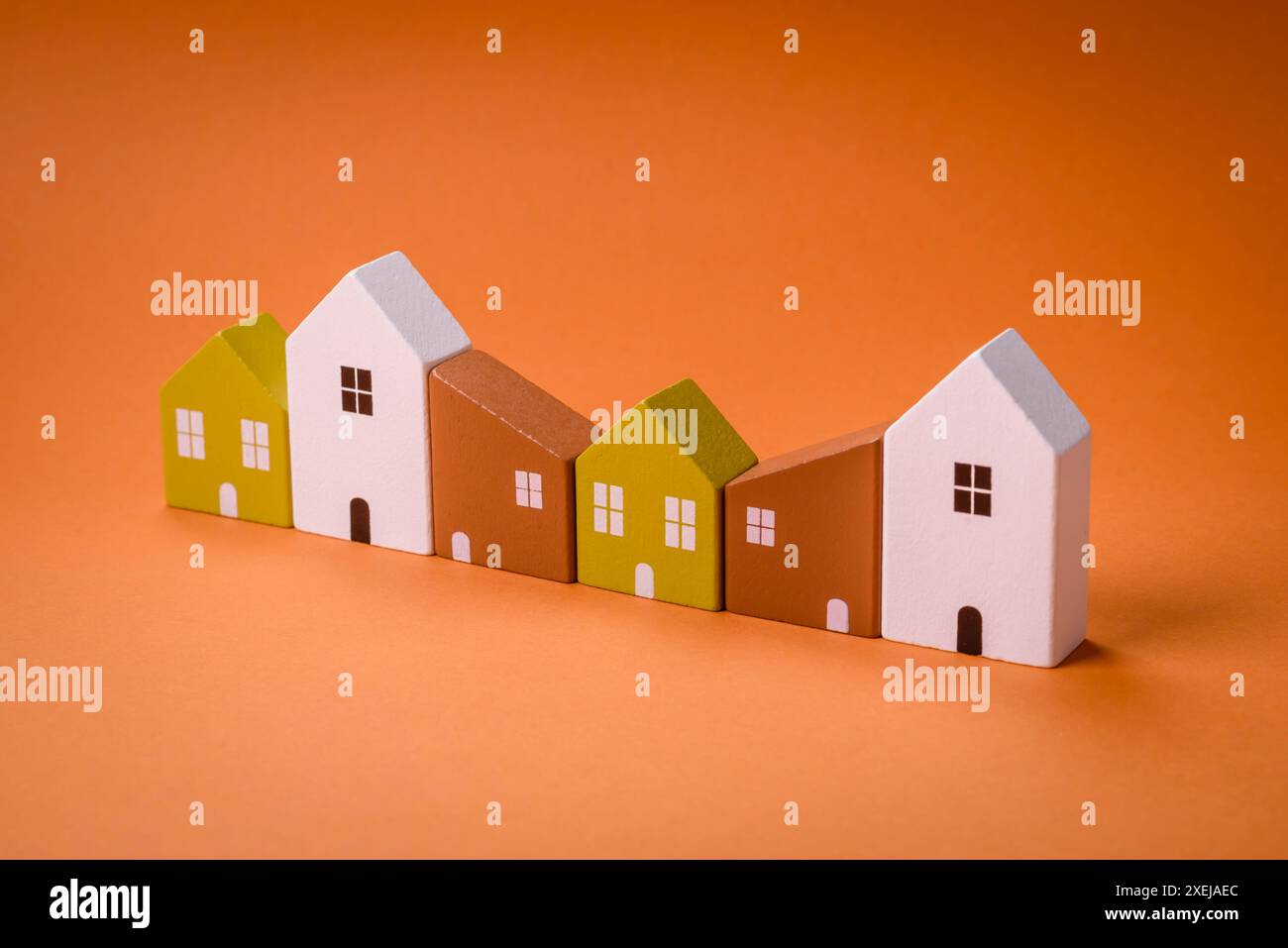 Una piccola casa in legno come idea per investire nella propria casa Foto Stock